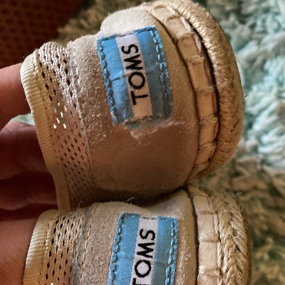 Toms - Picture 2 of 3